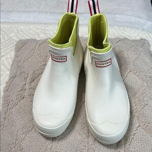 Hunter White Chelsea Rain Boots | US 7 | EUC Waterproof Ankle Boots